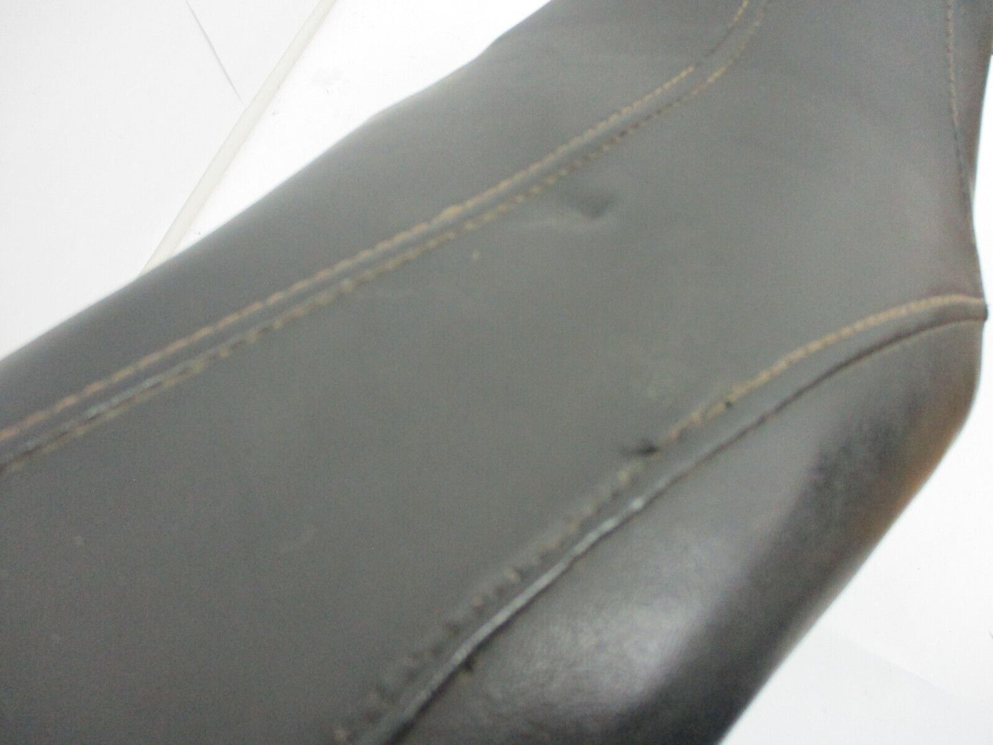 2008 08 Harley Davidson Electra Glide Front Saddle Seat Tear (4882)