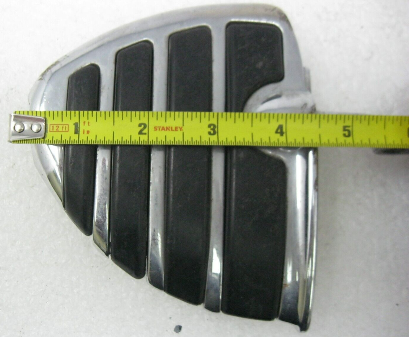 Aftermarket Unbranded Chrome & Rubber Male Mount Wing Style Foot Pegs