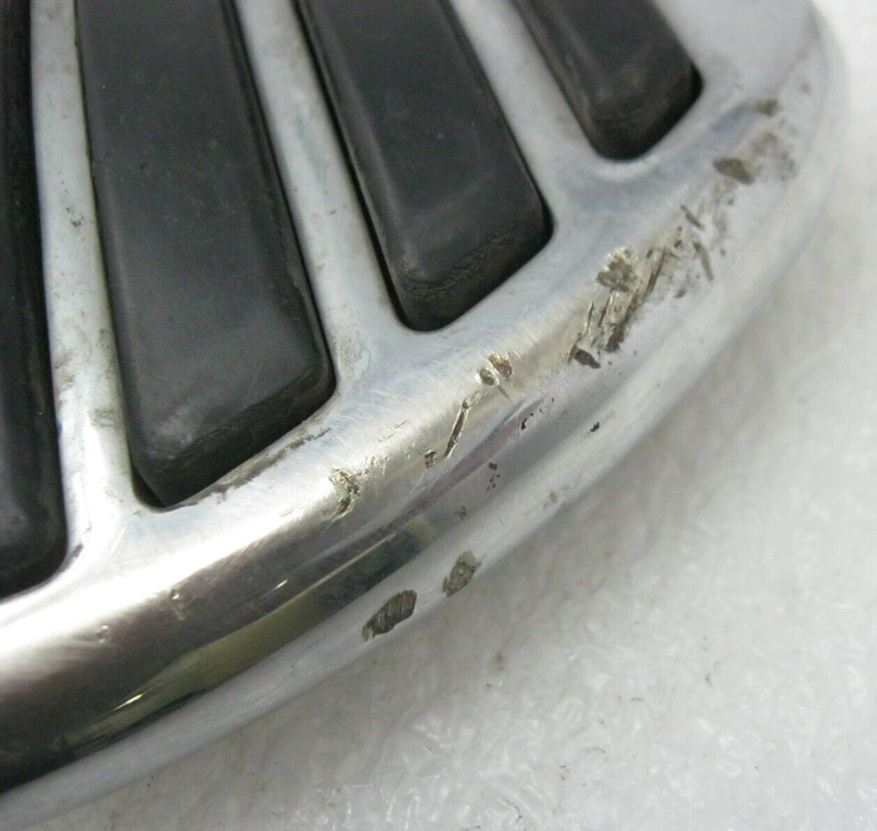 Aftermarket Unbranded Chrome & Rubber Male Mount Wing Style Foot Pegs