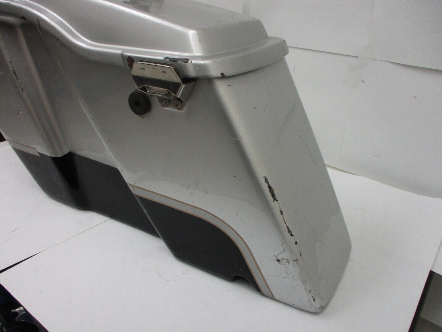 Harley-Davidson 2003 Touring Saddlebag (RIGHT) 91598-03BDS LOWER SADDLEBAG BAGG