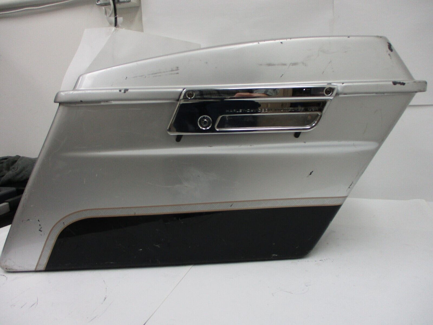 Harley-Davidson 2003 Touring Saddlebag (RIGHT) 91598-03BDS LOWER SADDLEBAG BAGG