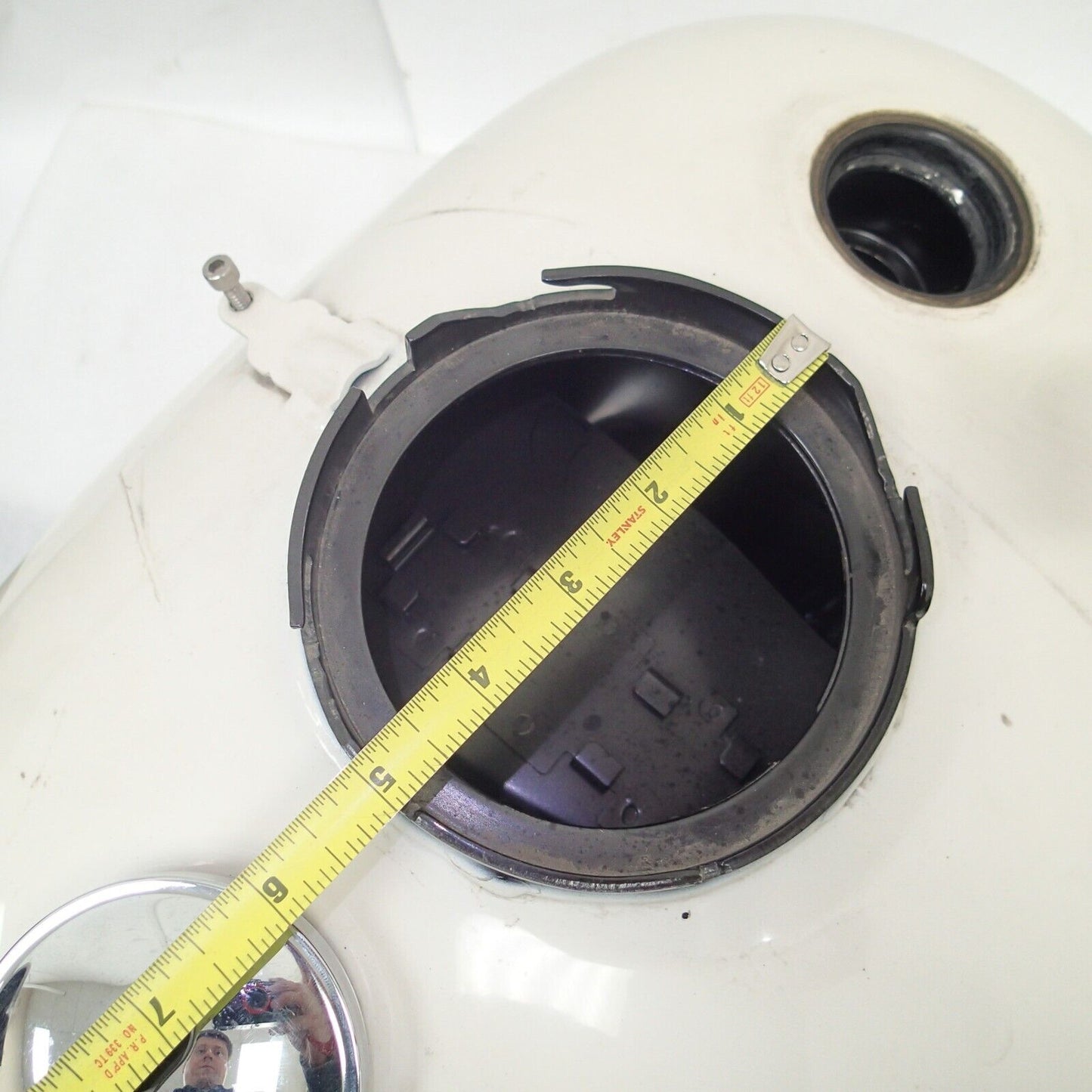 HARLEY '11-'14 POLICE FLHP ROAD KIN GFUEL TANK BIRCH WHITE W/O DECAL 62060-08AV