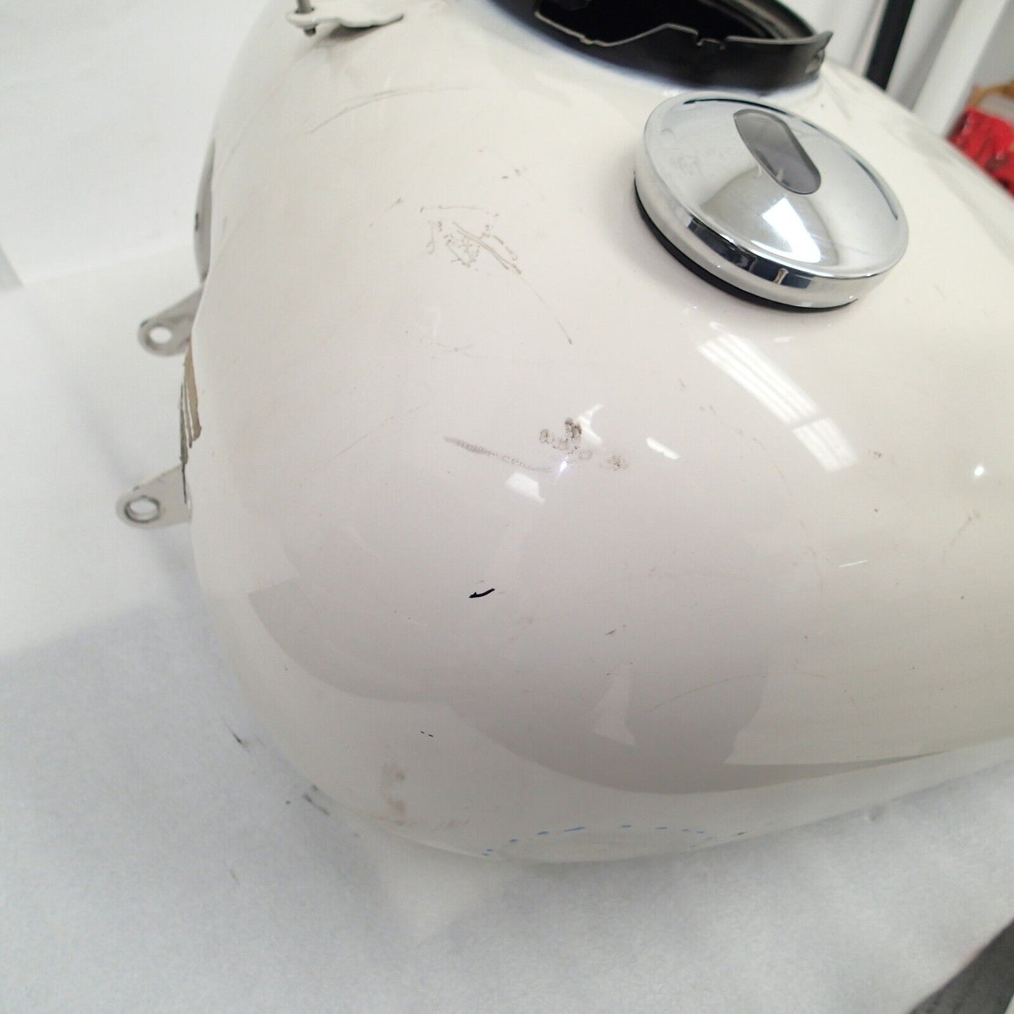 HARLEY '11-'14 POLICE FLHP ROAD KIN GFUEL TANK BIRCH WHITE W/O DECAL 62060-08AV