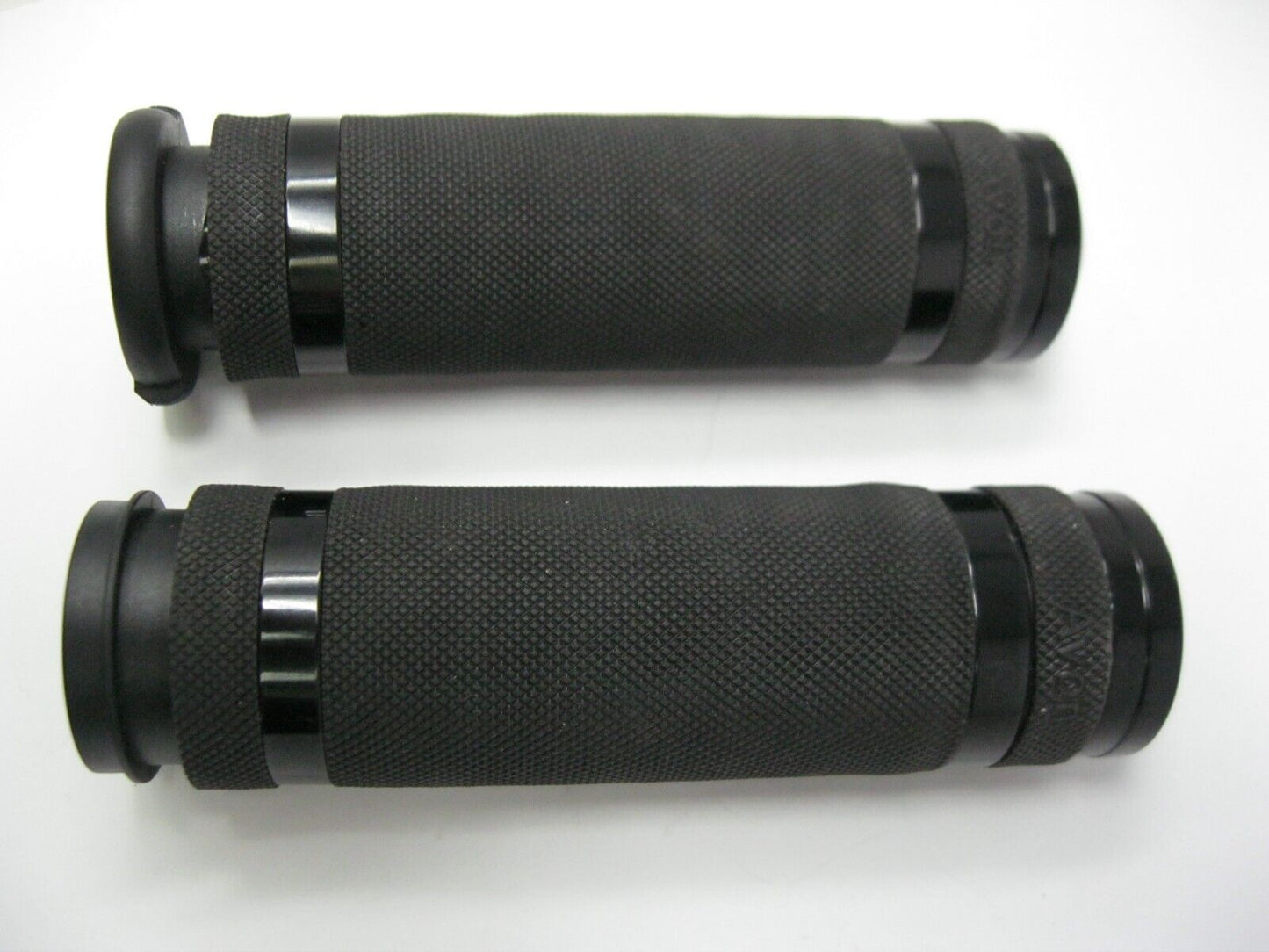 Avon Knurled Rubber Grip Set (Possibly Heated \ No Controller, Unknown Fitment)