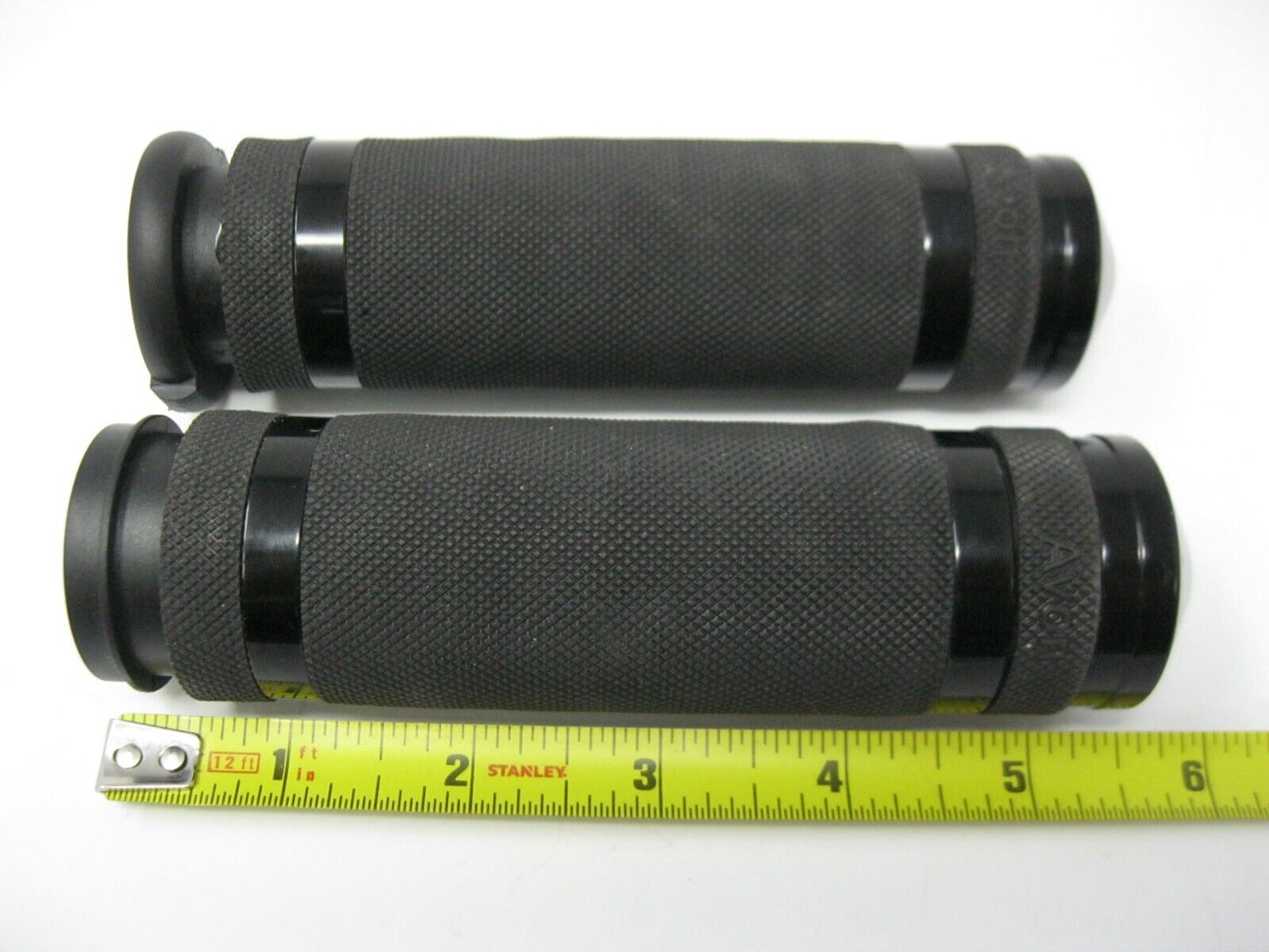 Avon Knurled Rubber Grip Set (Possibly Heated \ No Controller, Unknown Fitment)