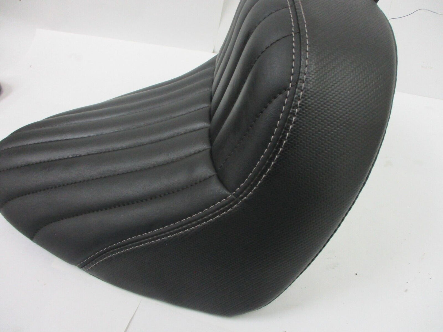 NEW OEM Harley Davidson Street Bob Seat Solo and Pillion Pad Rear Seat 52000606