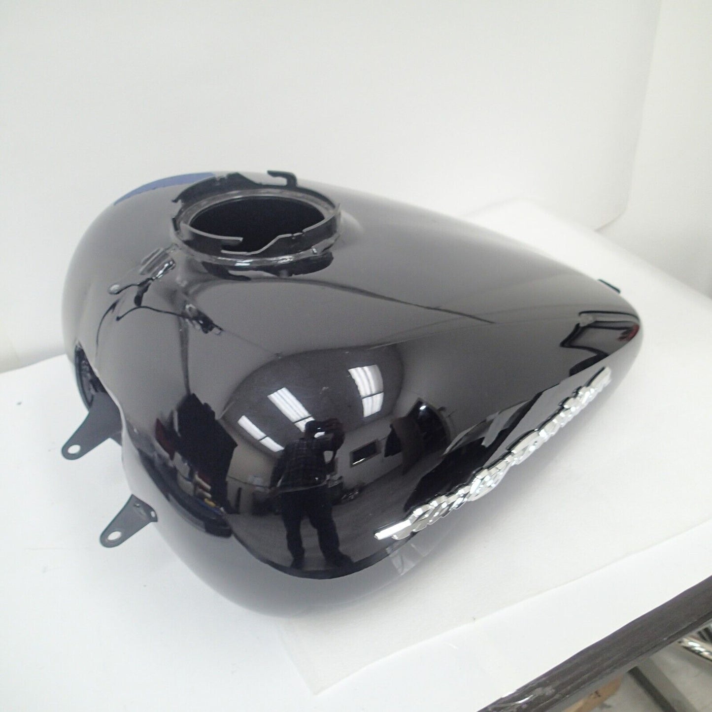 2013 Harley Street Glide FLHX Fuel Gas Tank VIVID BLACK 61351-11DH (Small DENT)