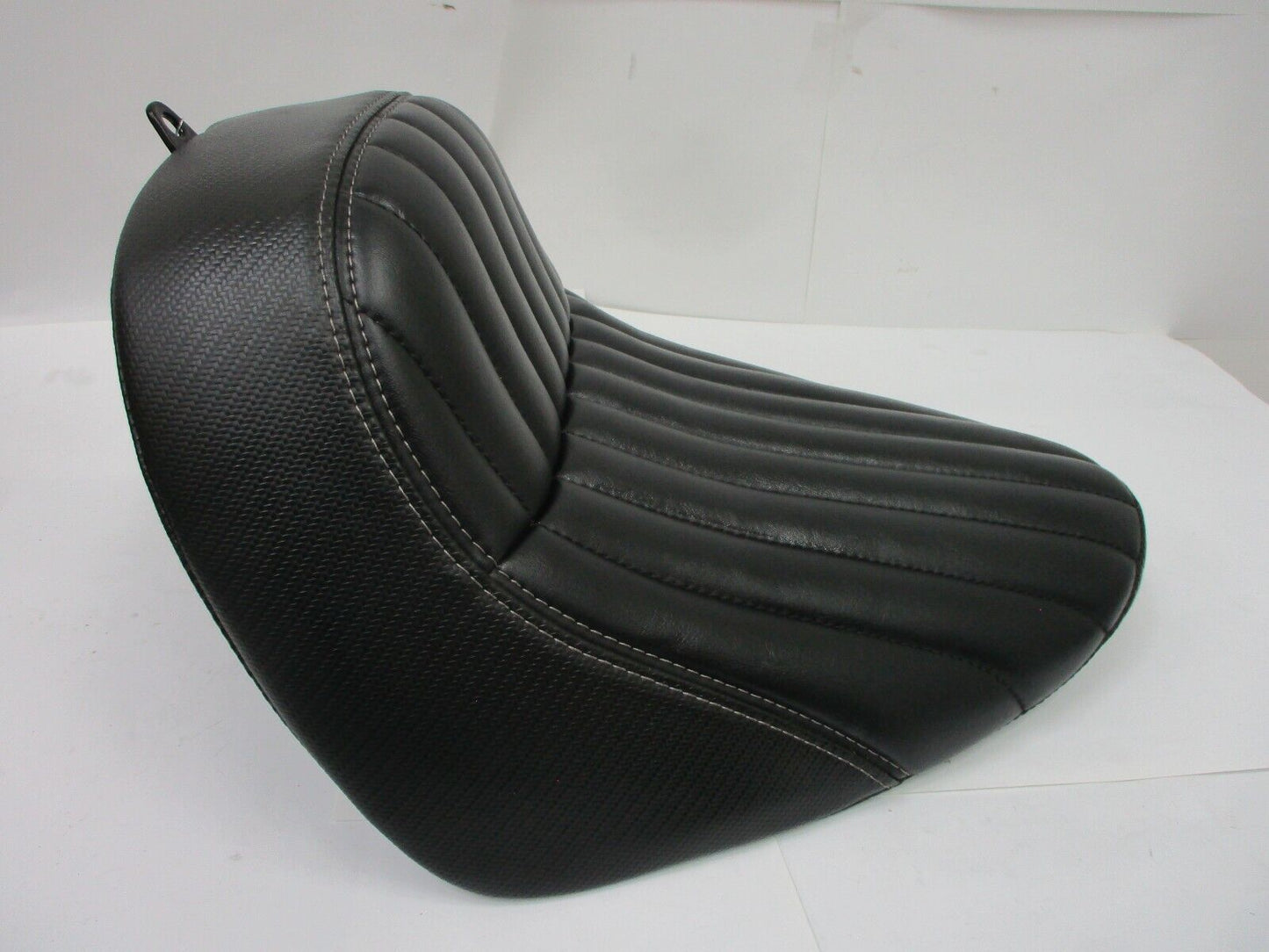 Harley Davidson Seat Solo Softail Street Bob 21-23 OEM 52000606 Nice