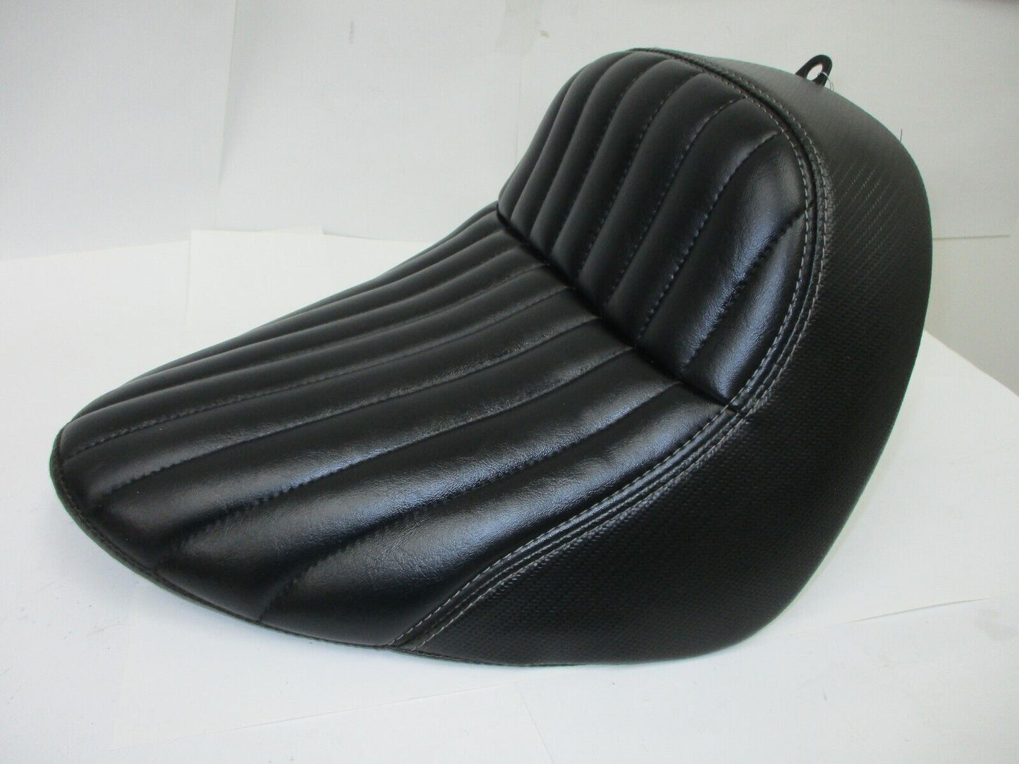 Harley Davidson Seat Solo Softail Street Bob 21-23 OEM 52000606 Nice