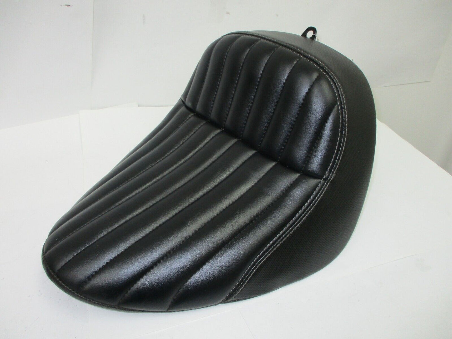 Harley Davidson Seat Solo Softail Street Bob 21-23 OEM 52000606 Nice