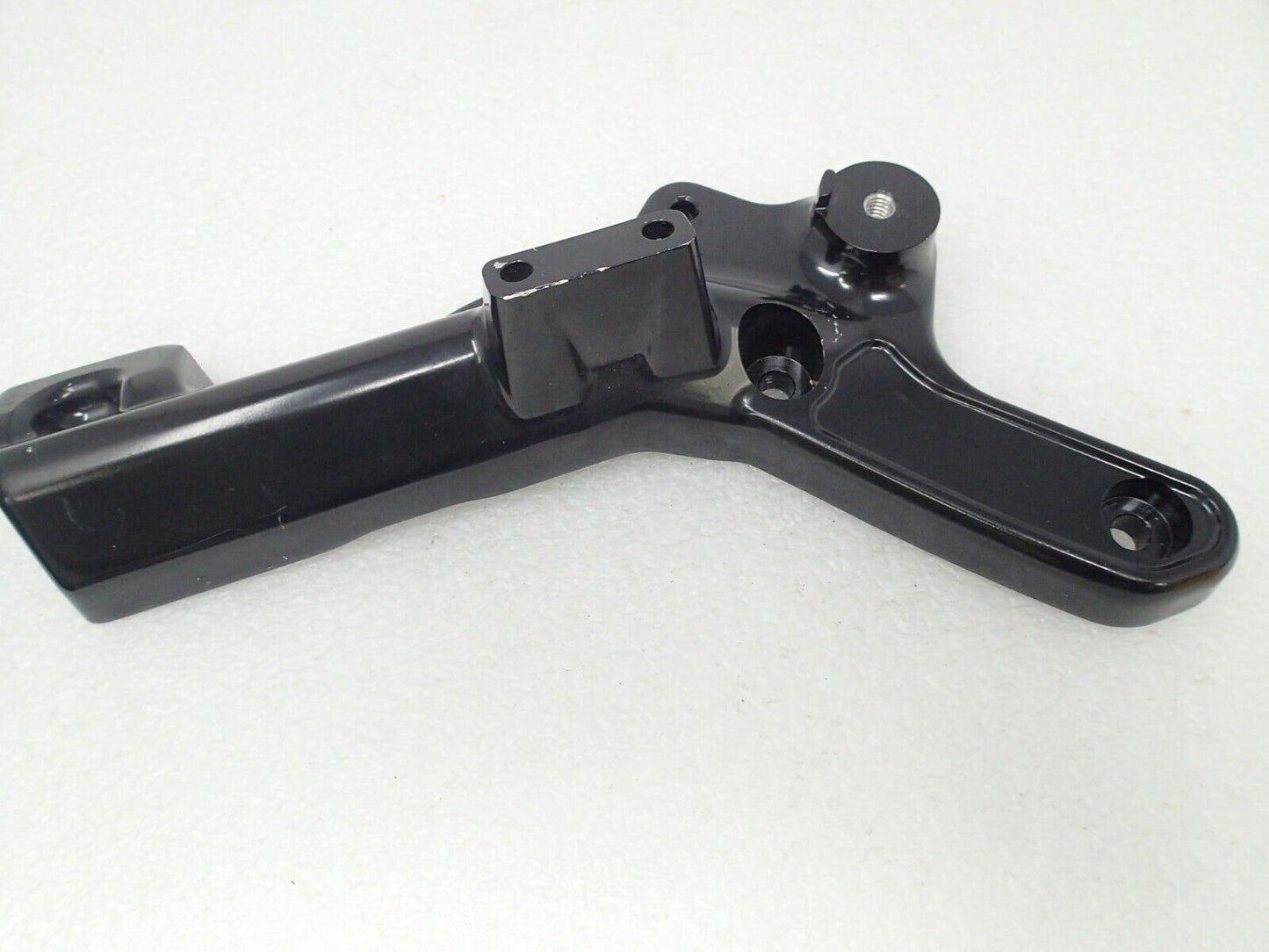 USED HARLEY DAVIDSON 18-22 SOFTAIL BLACK EXHAUST PEG MOUNT BRACKET OEM 65500063