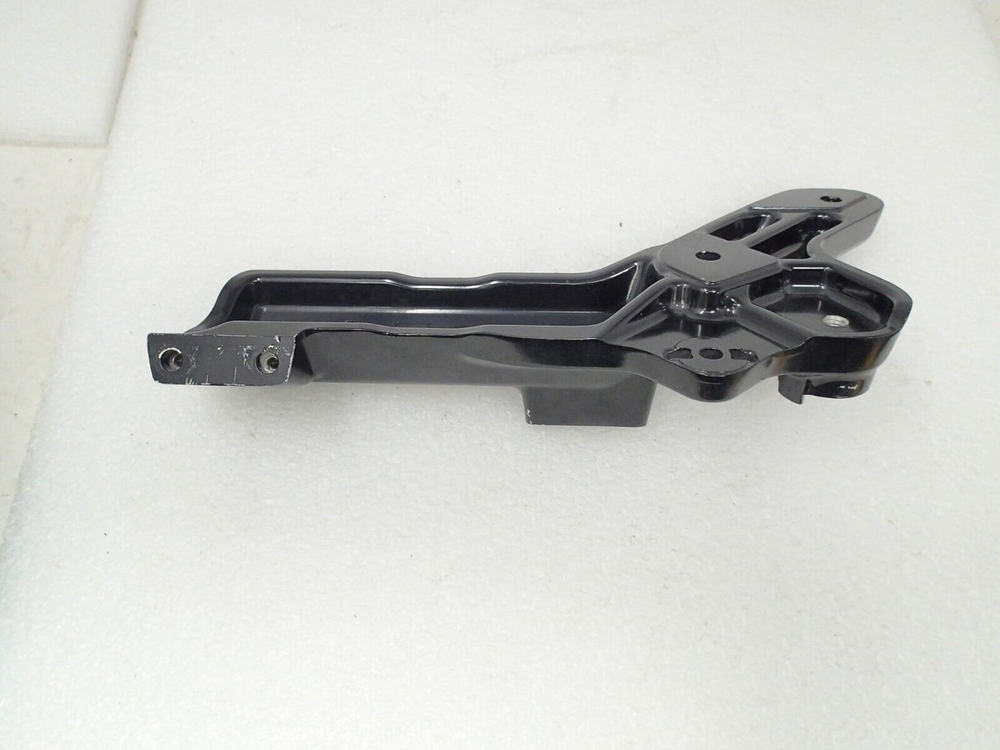 USED HARLEY DAVIDSON 18-22 SOFTAIL BLACK EXHAUST PEG MOUNT BRACKET OEM 65500063