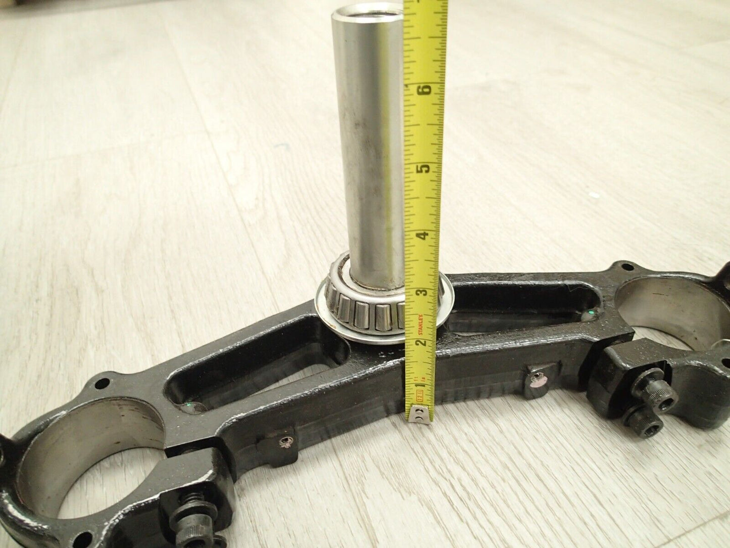 16 Harley CVO Limited Touring FLHTKSE OEM Lower Triple Tree Clamp 45900091A