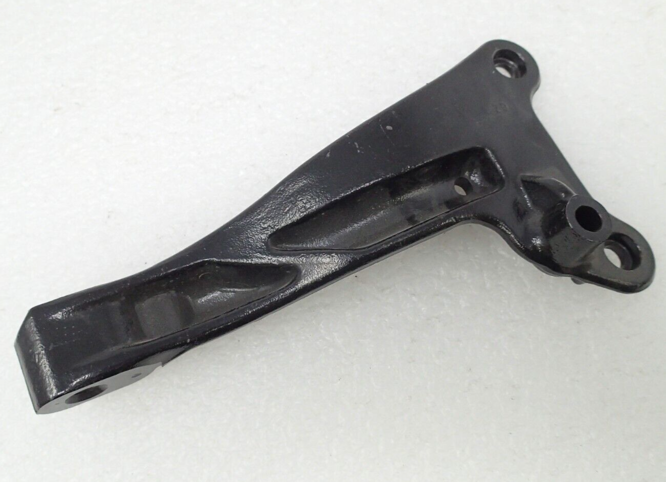 HARLEY 08-17 OEM Dyna models exhaust Rear Muffler Mount Bracket 65696-08B