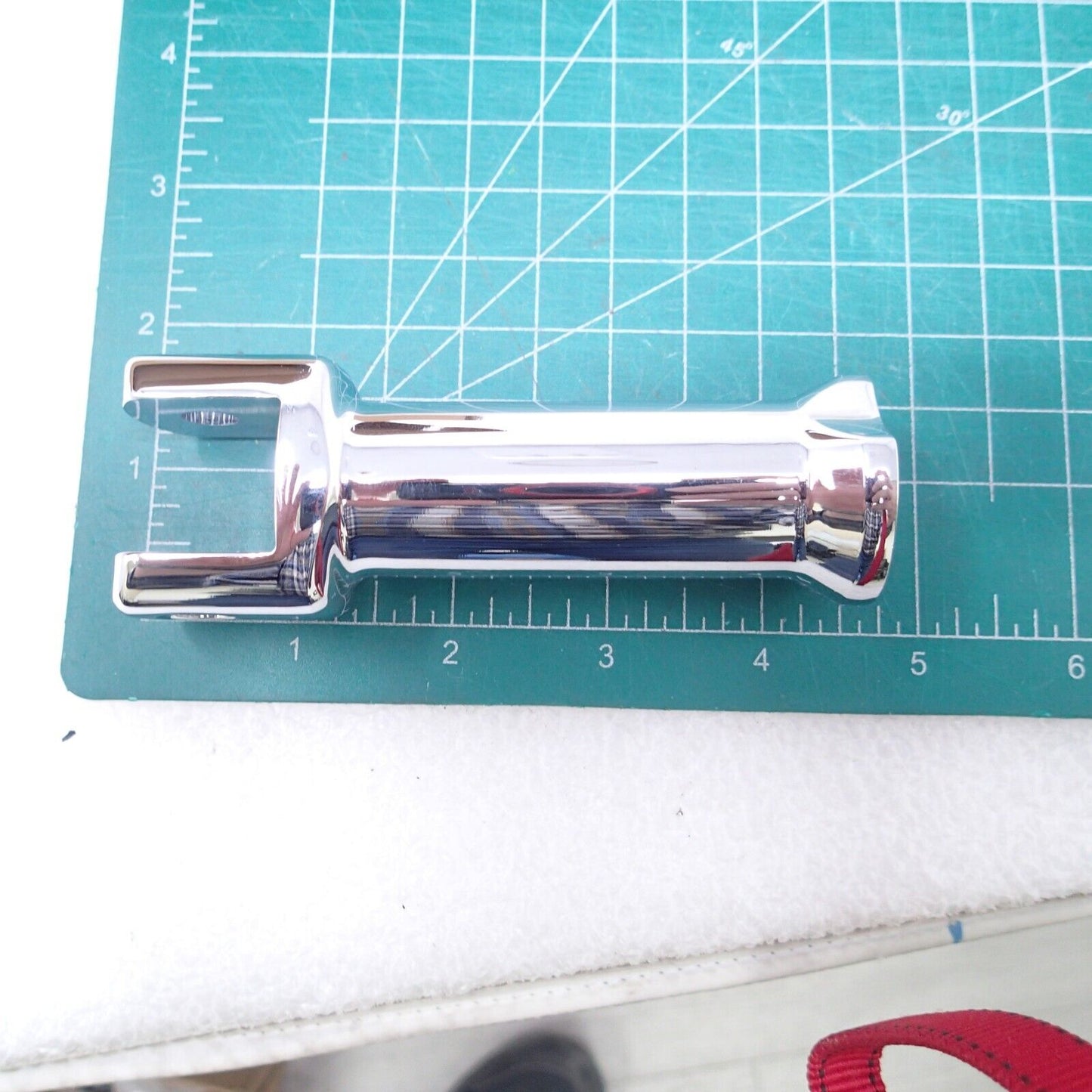 HARLEY NEW PASSENGER FOOTPEG SUPPORT KIT 18 & SOFTAILS CHROME 50500771