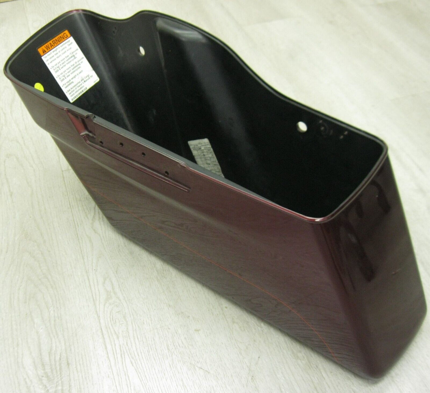 Harley-Davidson OEM LEFT 14 & Later Touring Saddlebag Red    Prime# 90200414