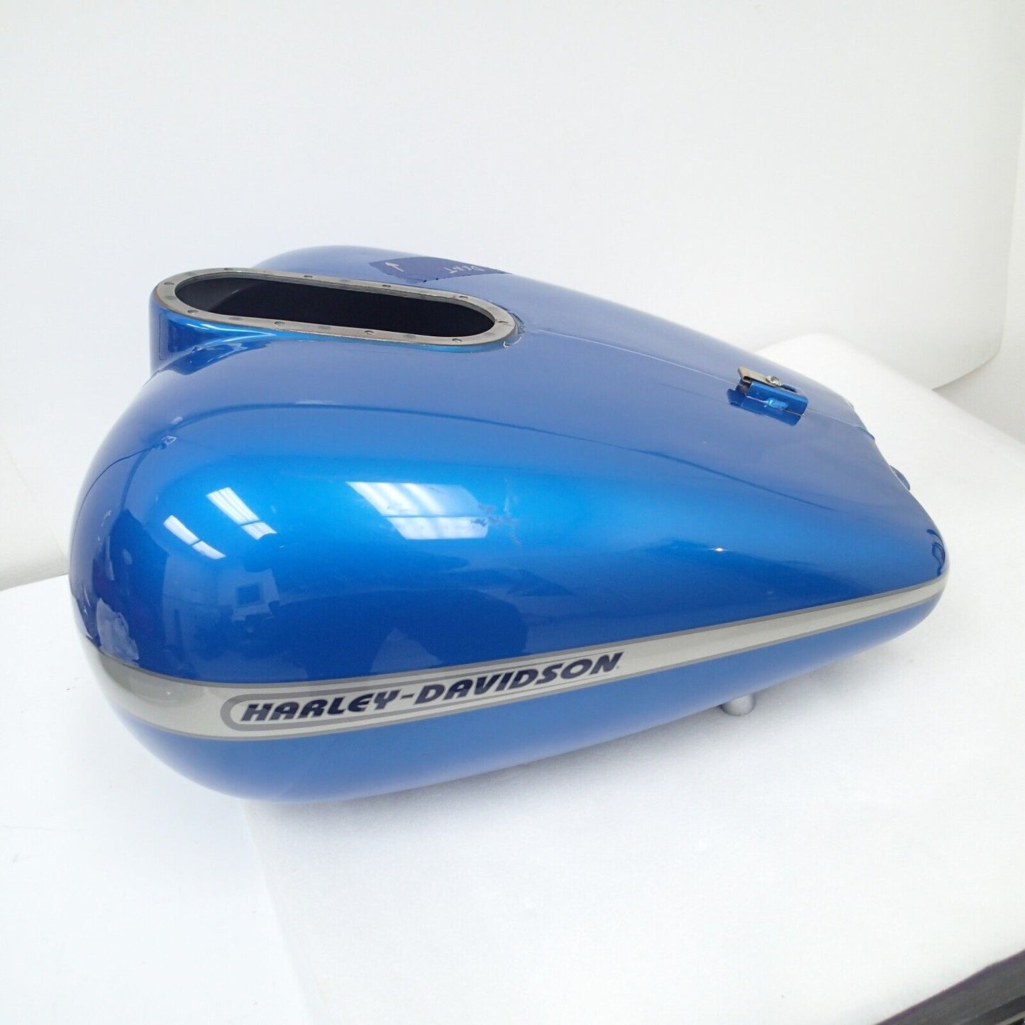 Harley OEM 04 -07 Roadglide/ Touring /Bagger Gas Tank Impact Blue 61375-04BBP