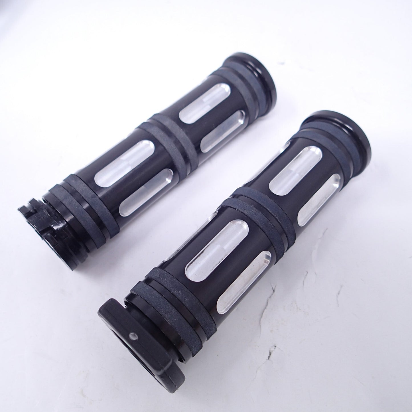 Harley Davidson Contrast Edge Cut Grips  - New - 56100083