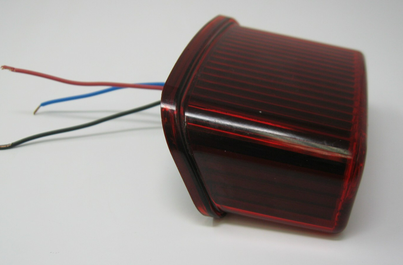 Harley-Davidson LED Tail Light Assy for Canadian Market - Wires Cut  73403-11A