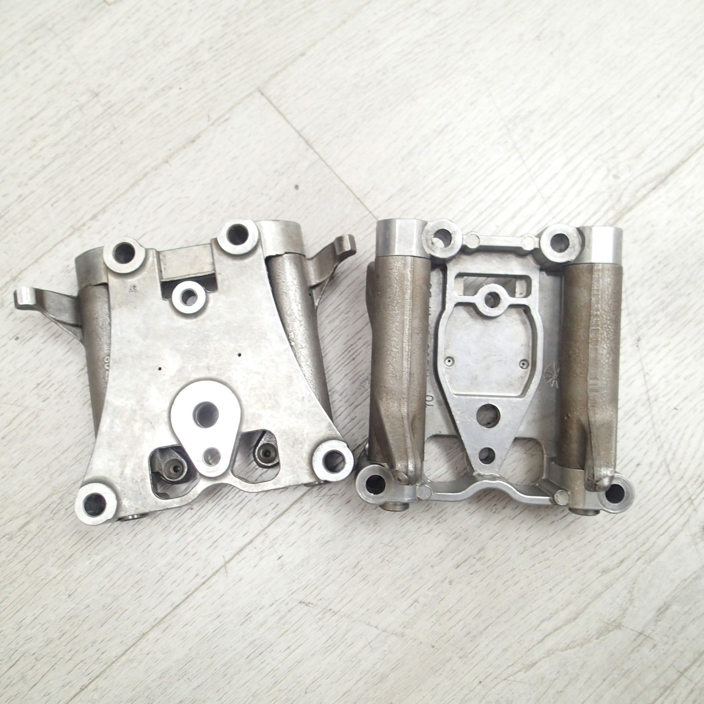 HARLEY DAVIDSON GENUINE TWIN CAM ROCKER ARM SUPPORTS 17593-99 ROCKER LOCKERS