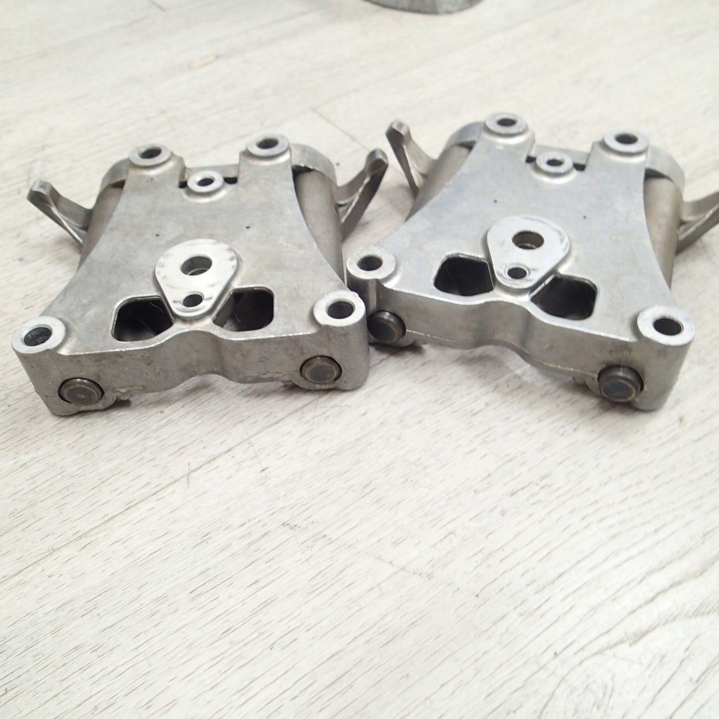 HARLEY DAVIDSON GENUINE TWIN CAM ROCKER ARM SUPPORTS 17593-99 ROCKER LOCKERS