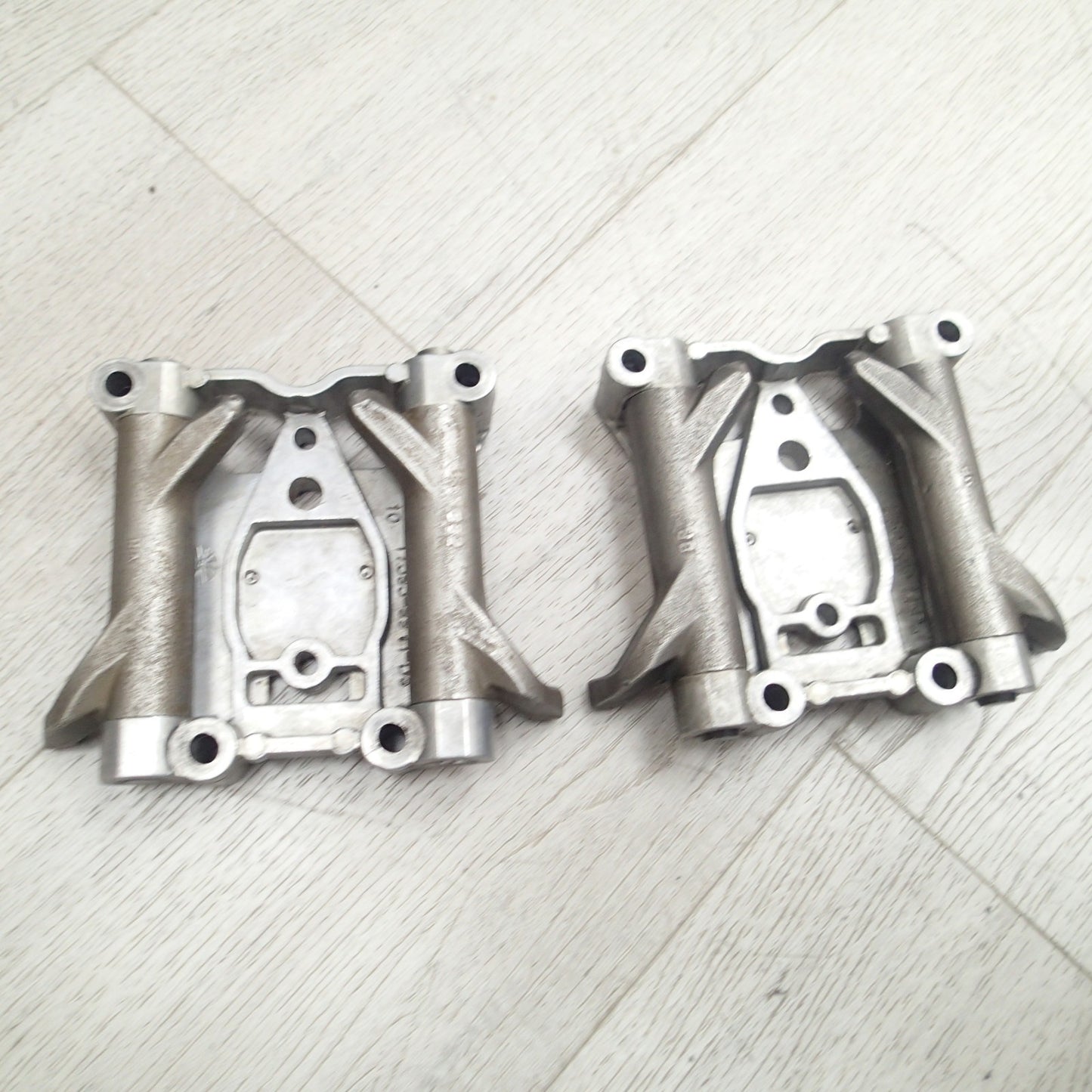 HARLEY DAVIDSON GENUINE TWIN CAM ROCKER ARM SUPPORTS 17593-99 ROCKER LOCKERS