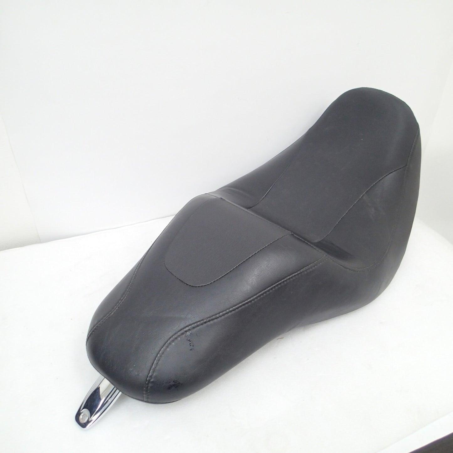 2008-2013 OEM Harley-Davidson FXDF Dyna Fat Bob Seat 53108-08 (Crack)