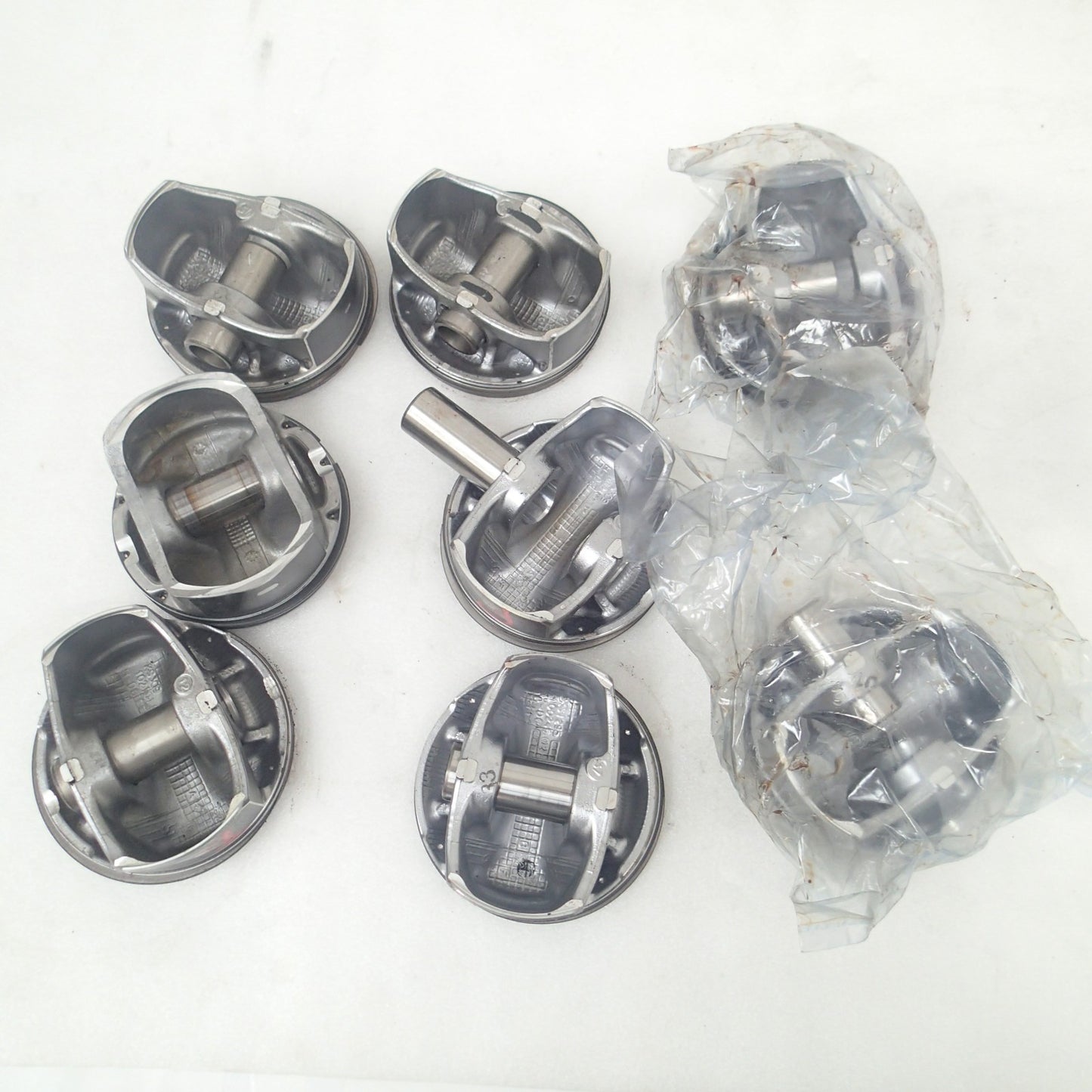 Lot of 8 Miscellaneous M8 Pistons For Harley-Davidson Motorcycles