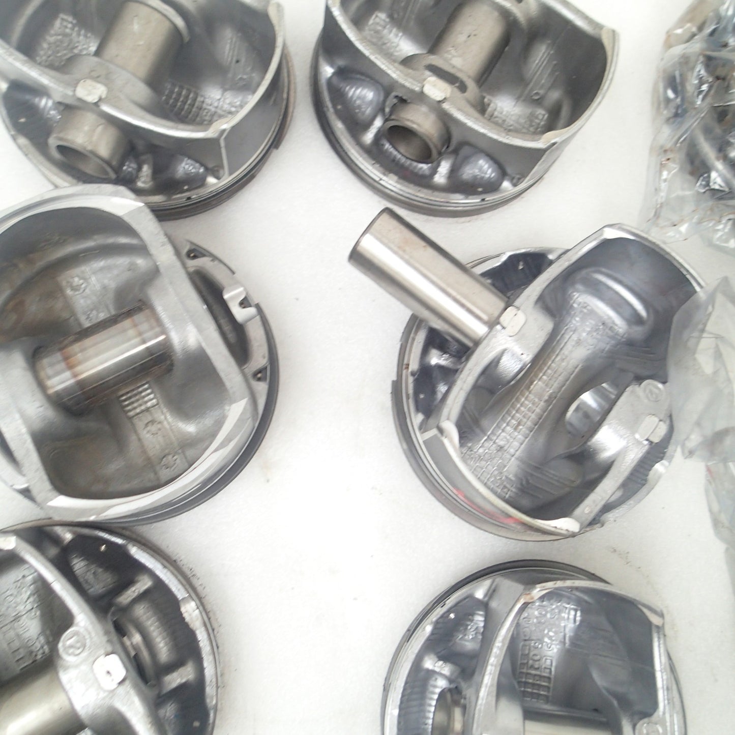 Lot of 8 Miscellaneous M8 Pistons For Harley-Davidson Motorcycles