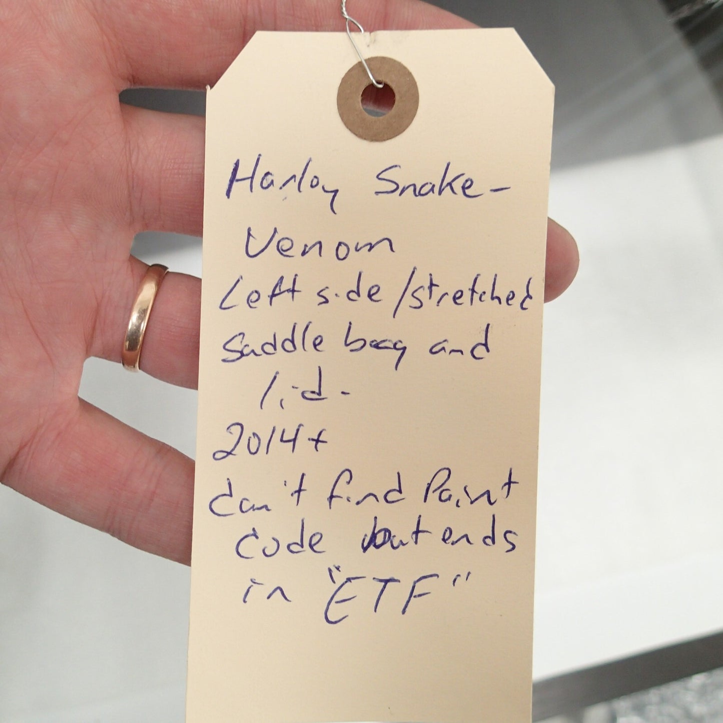 Harley-Davidson 2014Up Touring Left Saddlebag Snake Venom 90202184ETF + Lid