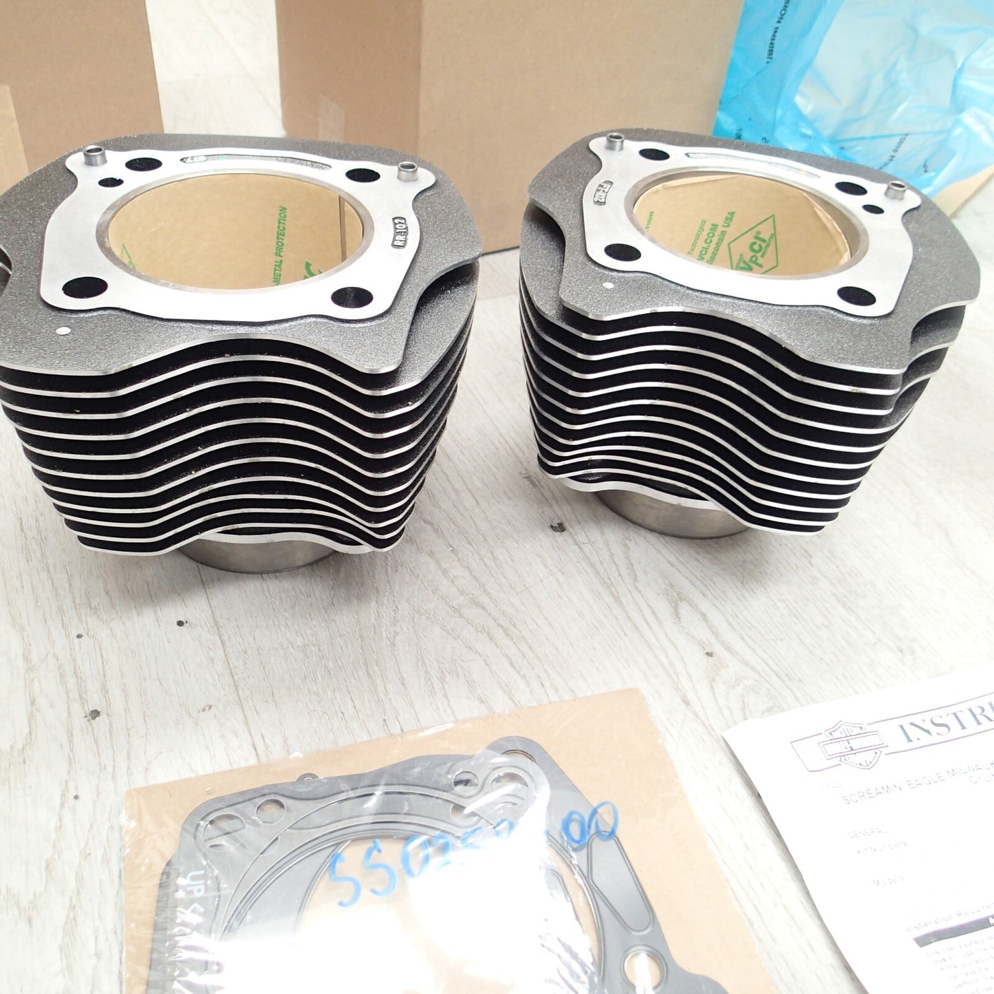 Harley Davidson Screamin Eagle M8 Black Granite Cylinders R/F 16800121/16800123