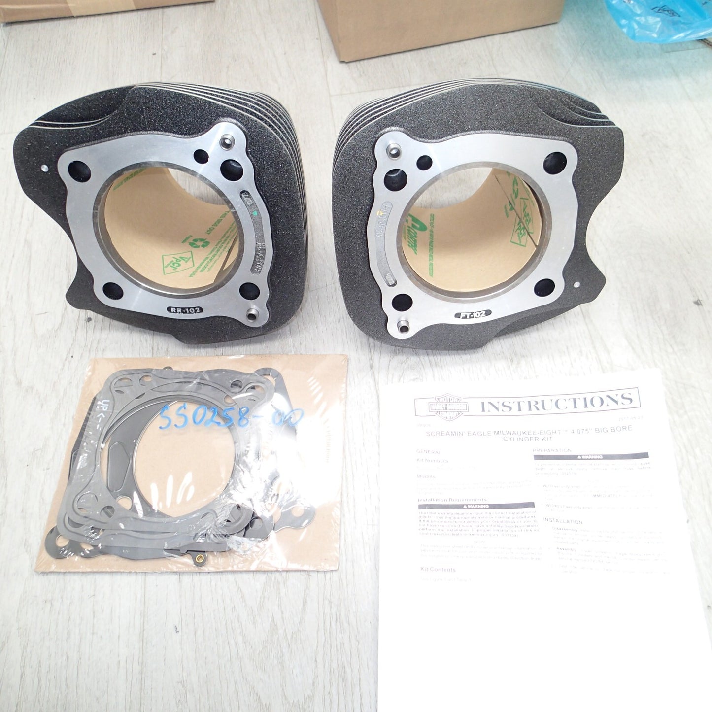 Harley Davidson Screamin Eagle M8 Black Granite Cylinders R/F 16800121/16800123