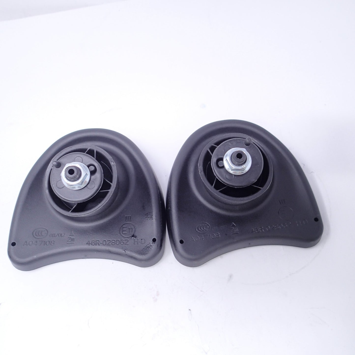 Harley-Davidson OEM 14-23 FLHX Mirrors 56000011/56000012 FAIRING MOUNT