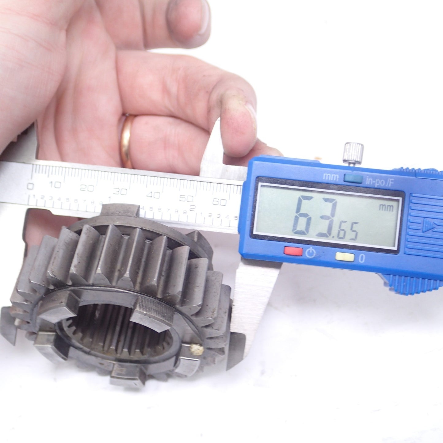 1994-2006 H-D FXST OEM Transmission 2nd Main 3rd Countershaft Gear 35026-94