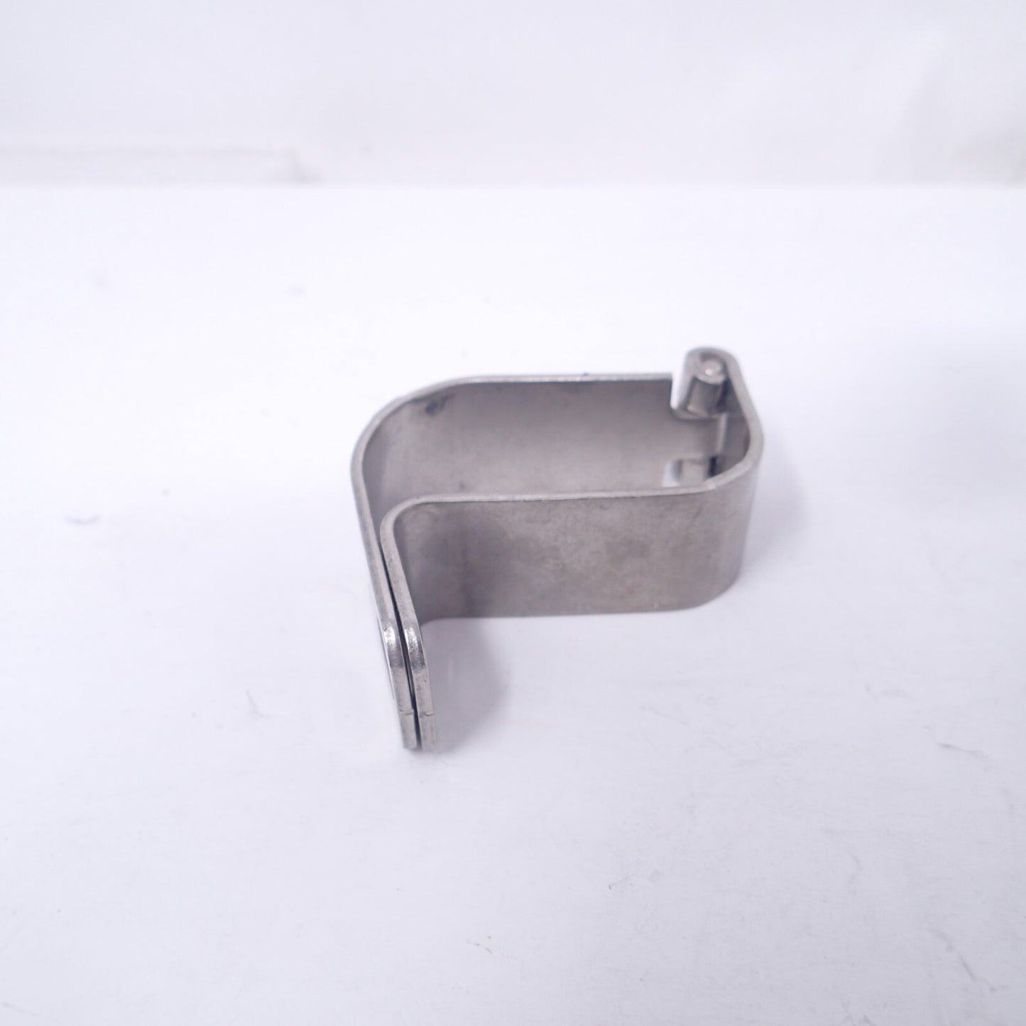 EXHAUST MOUNTING CLAMP BRACKET Road King (FLHR, FLHRC, FLHRXS)
