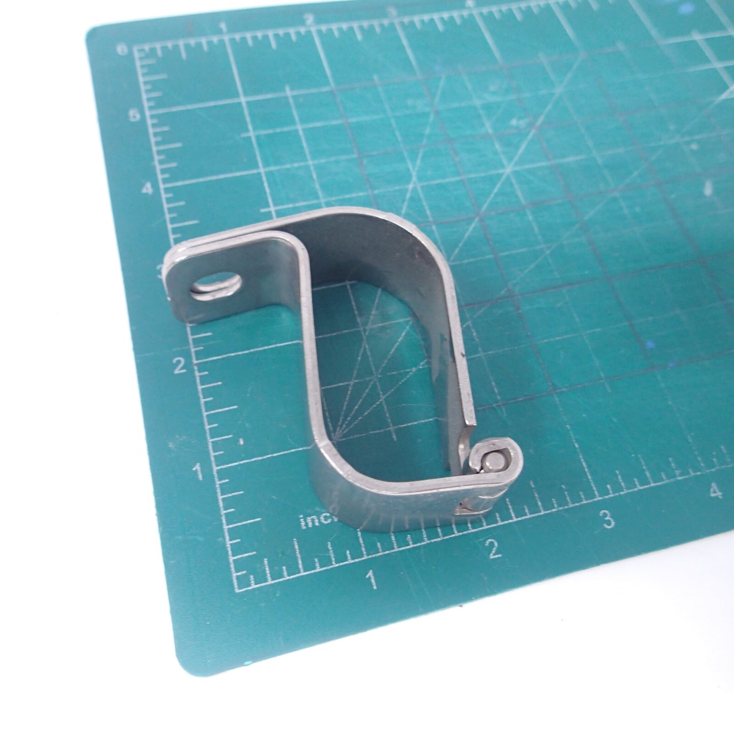 09-23 HARLEY OEM TOURING FLHT FLHX CROSSOVER EXHAUST MOUNTING CLAMP BRACKET