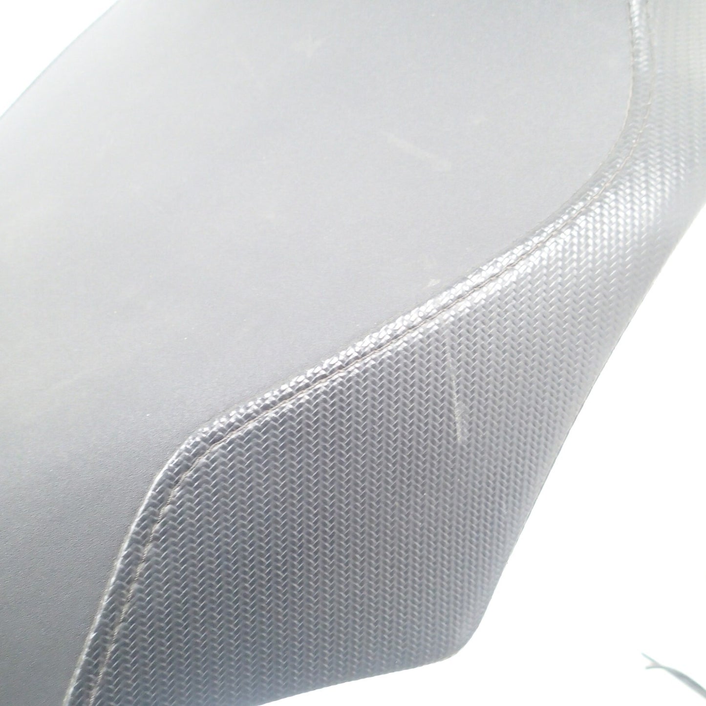 18-22 Harley FXDR Breakout Softail Fatboy FXDRS OEM Rider Solo Seat 52000373