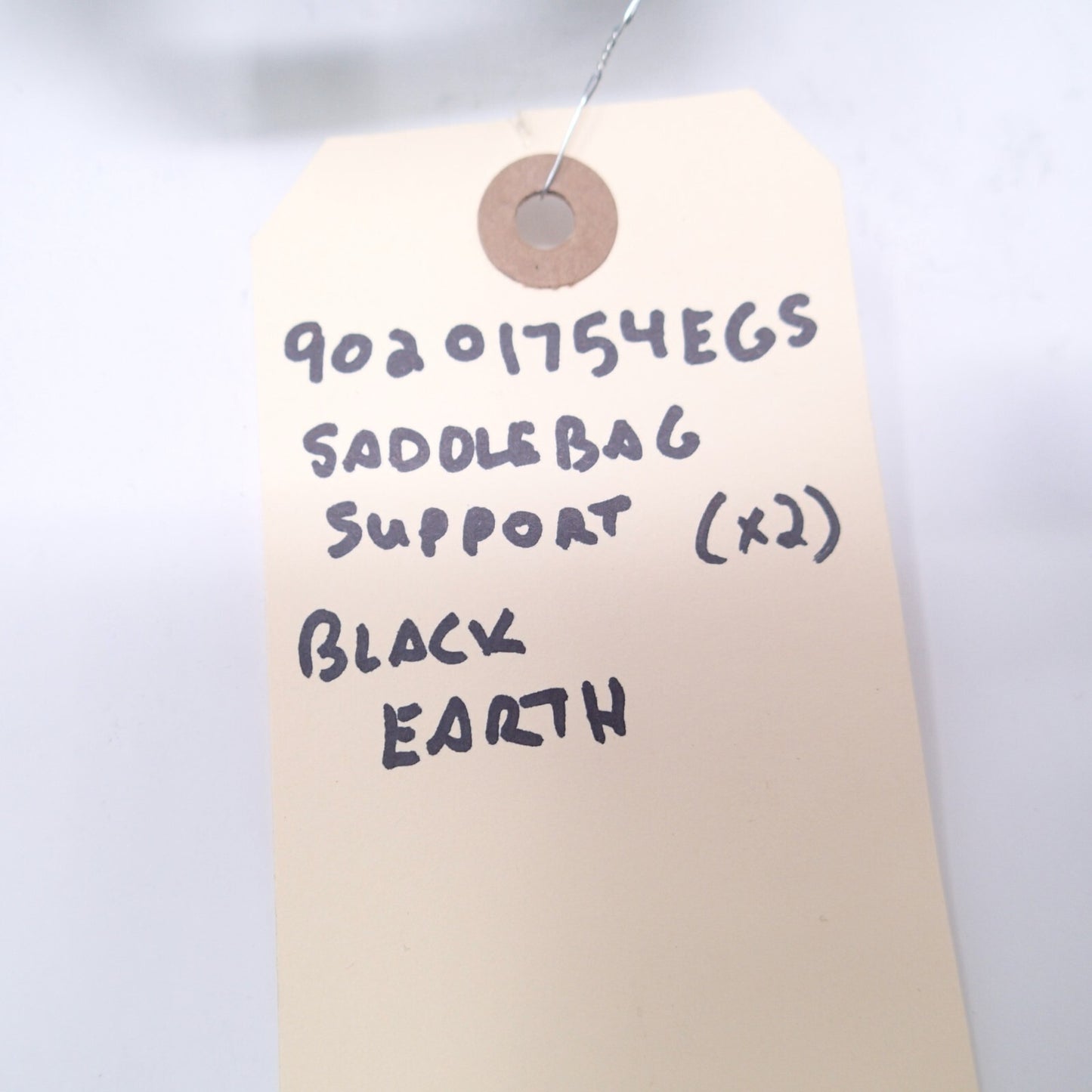 18 FLTRXSE CVO ROAD GLIDE  INSERT SADDLEBAG SUPPORT BLACK EARTH 90201754EGS