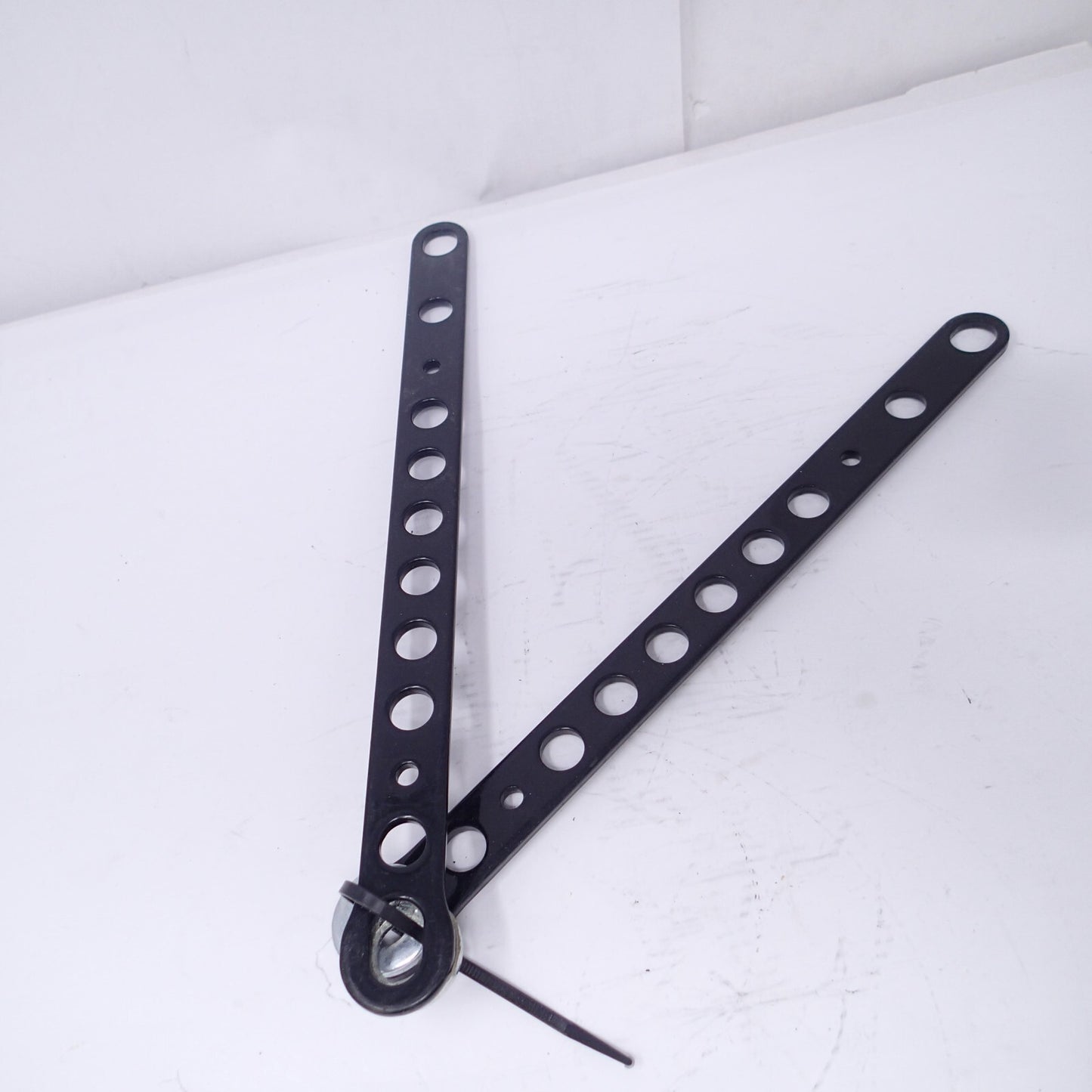 Rear BRACKET, FENDER SPACER Harley Dyna FLD Switchback 57300004