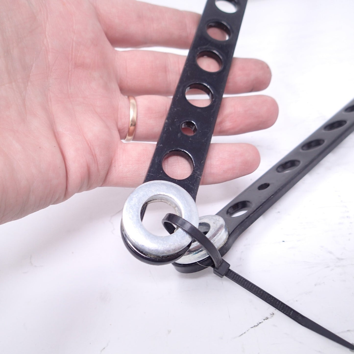 Rear BRACKET, FENDER SPACER Harley Dyna FLD Switchback 57300004