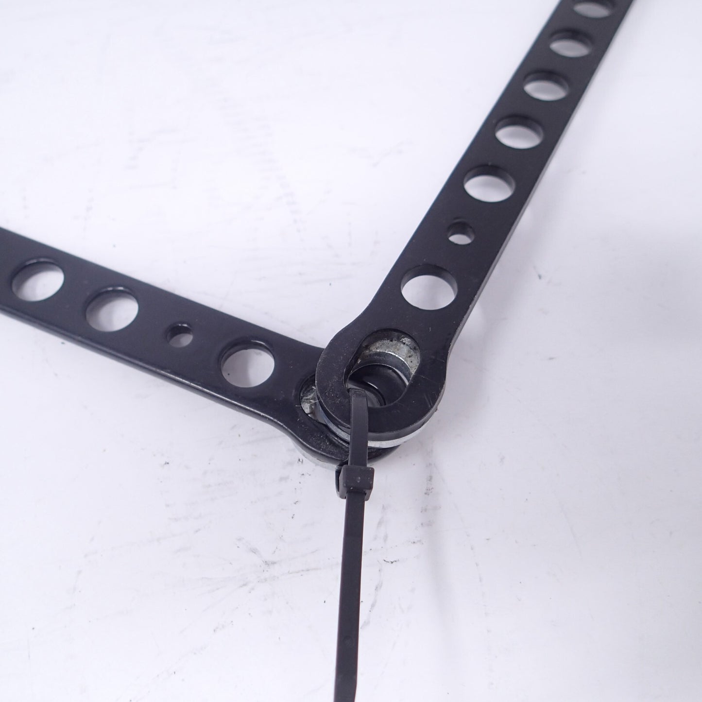 Rear BRACKET, FENDER SPACER Harley Dyna FLD Switchback 57300004