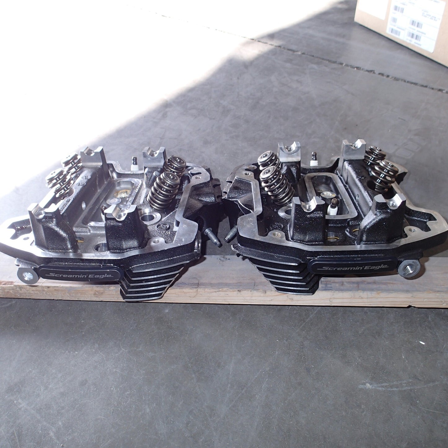 16500747 / Harley M8 2017-2024 CVO Water Cooled  Screamin Eagle Heads 107 /114