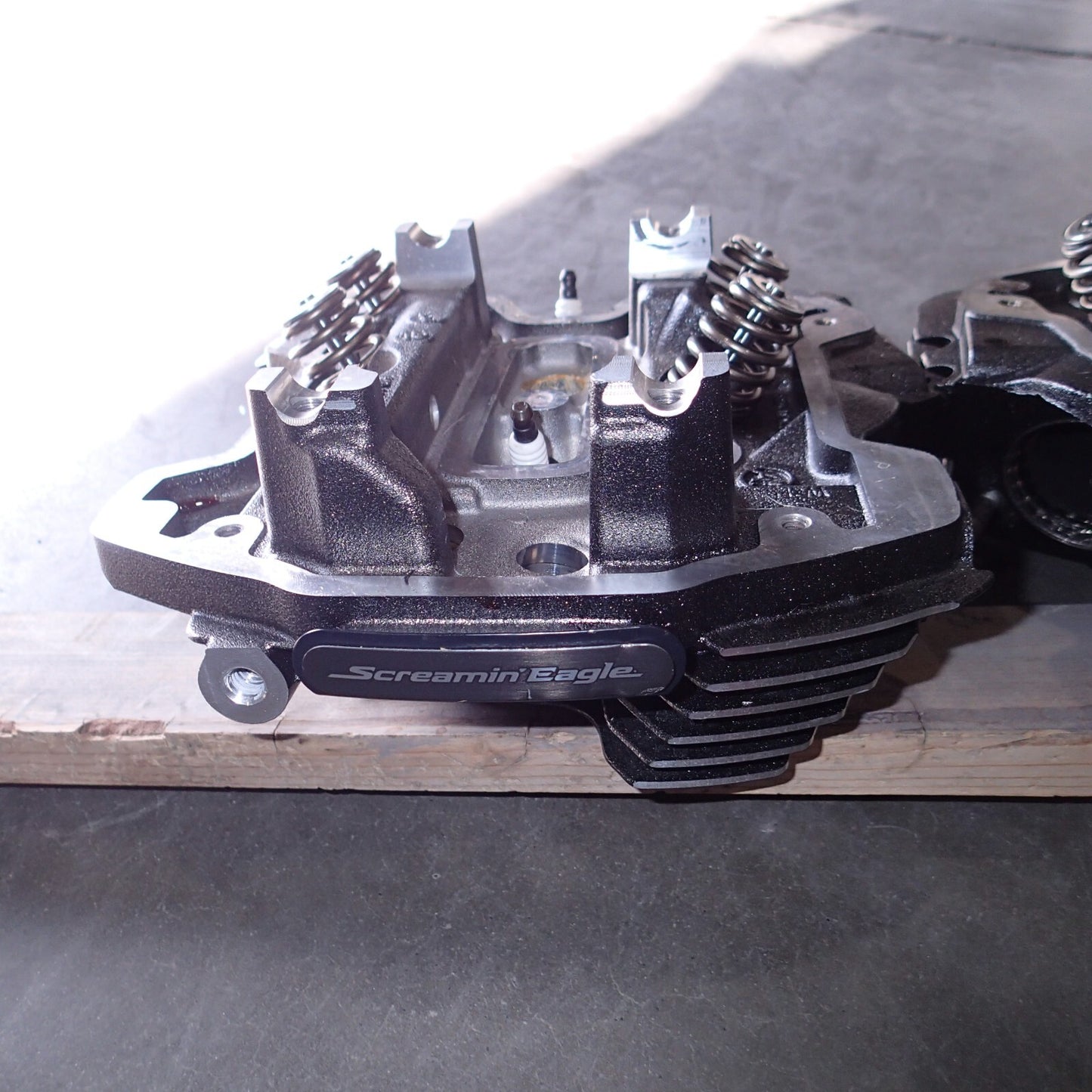 16500747 / Harley M8 2017-2024 CVO Water Cooled  Screamin Eagle Heads 107 /114