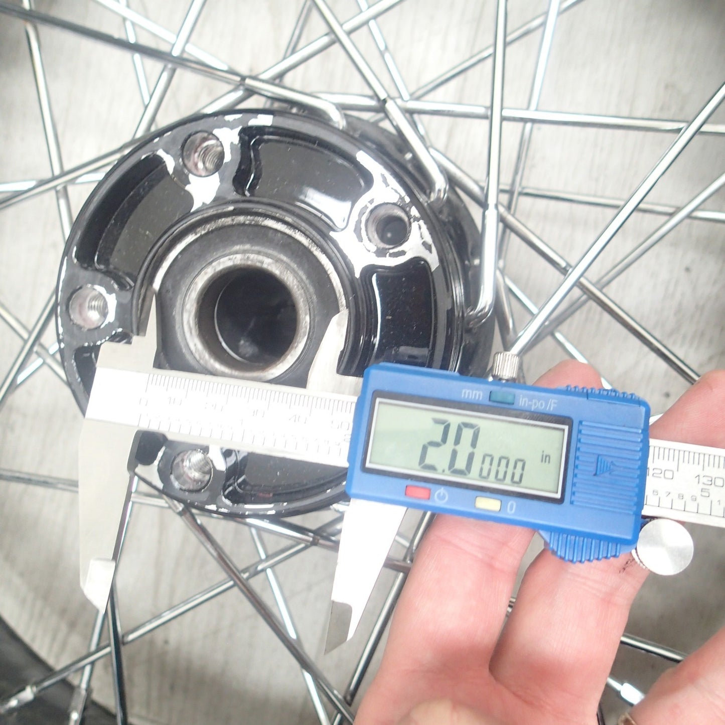 Harley-Davidson Dyna REAR WHEEL 17x4.5 Black FOR PARTS missing SPOKES