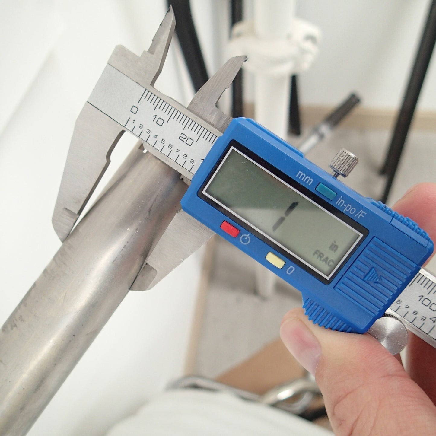 2015-2023 HARLEY-DAVIDSON GLOSS BLACK HANDLE BARS STOCK OEM (55800332)