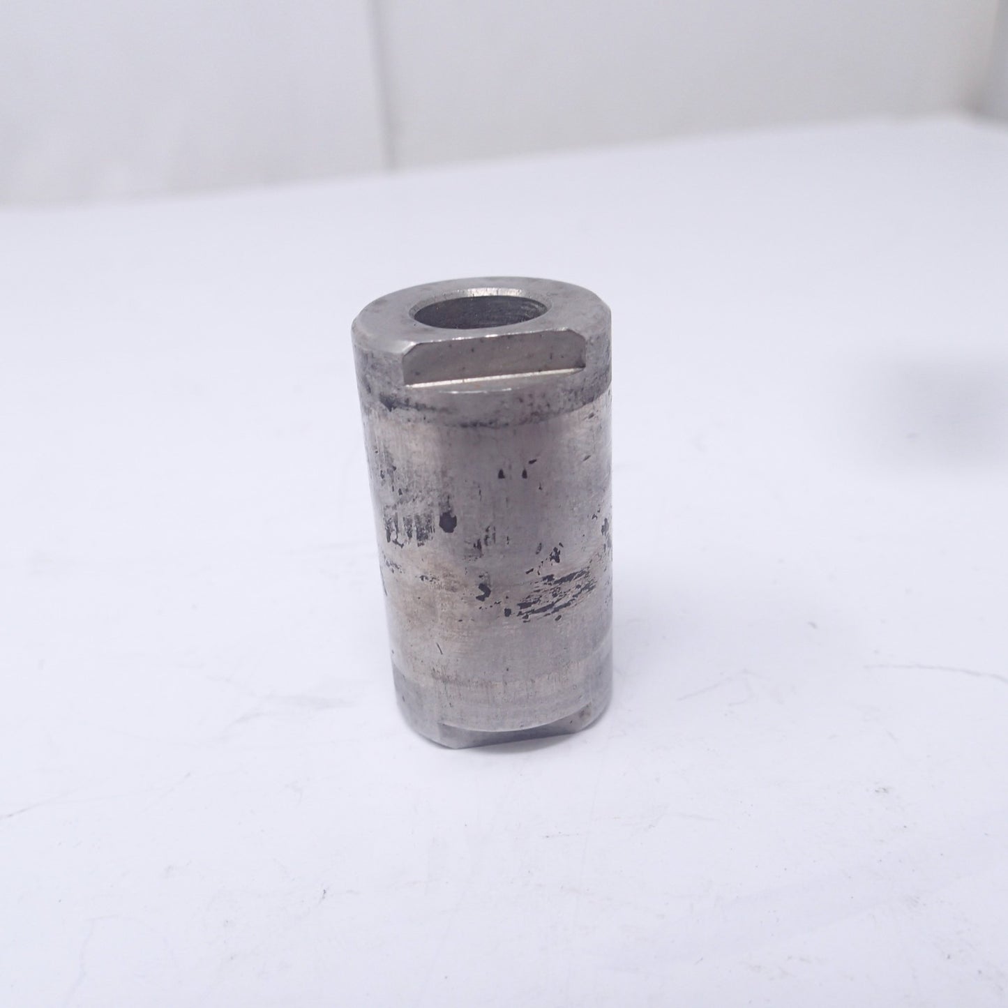 03 Harley Dyna FXDWG front right side foot peg rest bracket 42663-03