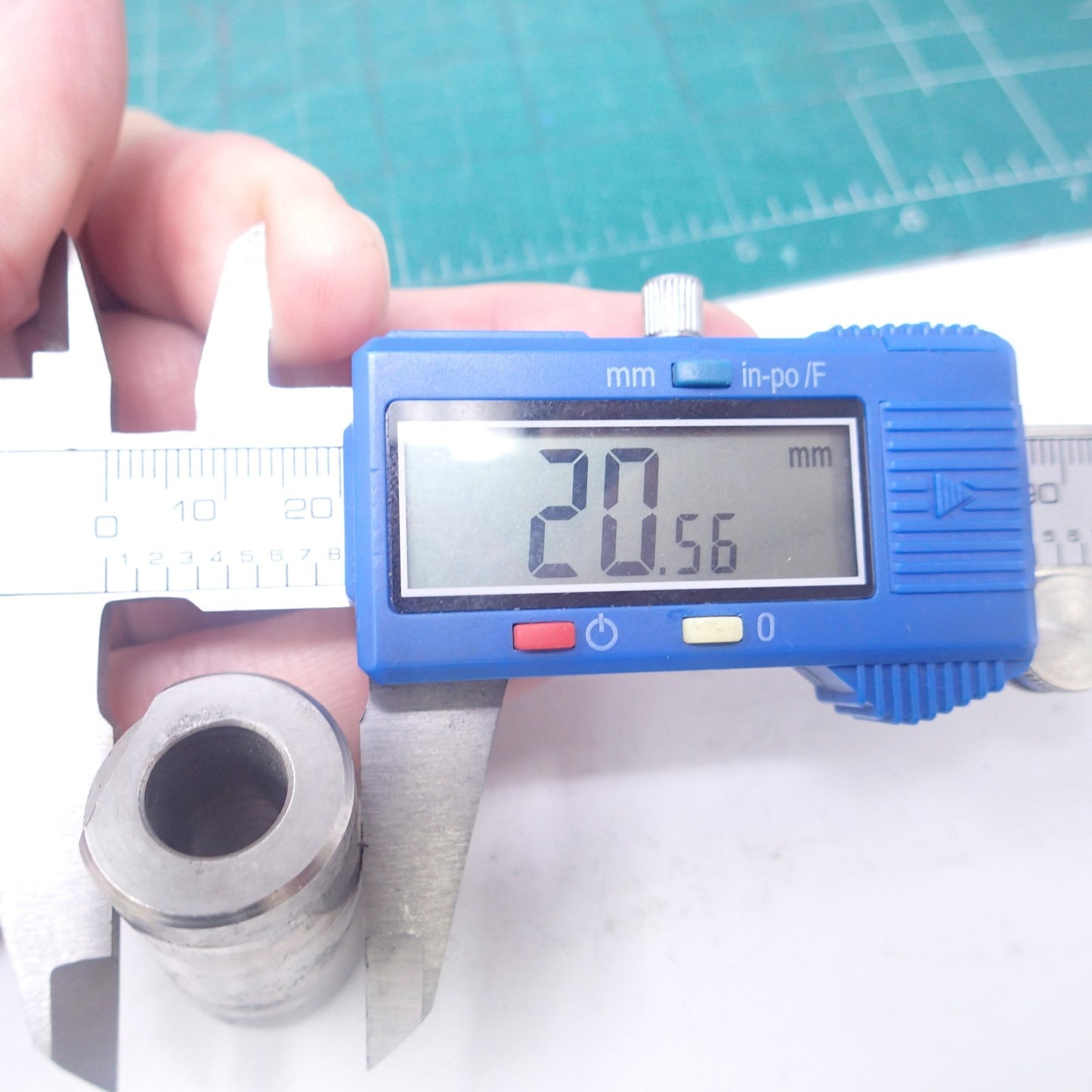 03 Harley Dyna FXDWG front right side foot peg rest bracket 42663-03