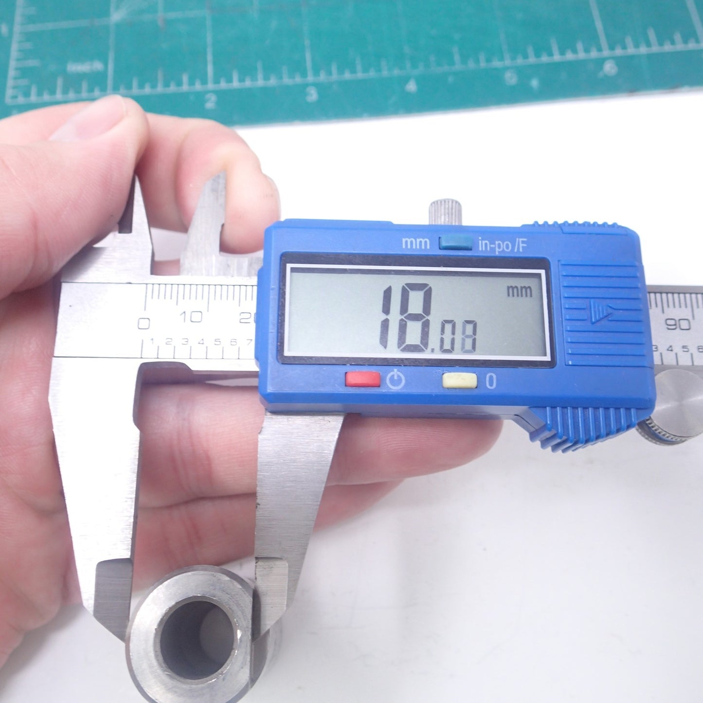 03 Harley Dyna FXDWG front right side foot peg rest bracket 42663-03