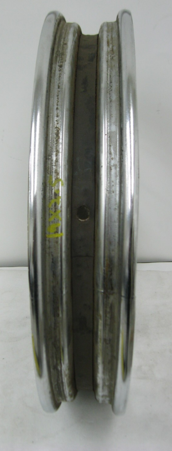 Harley 19 x 2.5" 40 Spoke Duel Rotor Rim 43001-79 Mounted on Unknown Hub