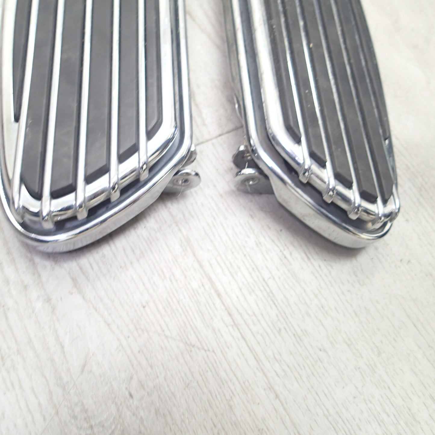 Harley-Davidson 2012 Electra Glide CVO Front Driver Footboards Rumble 51498-09A